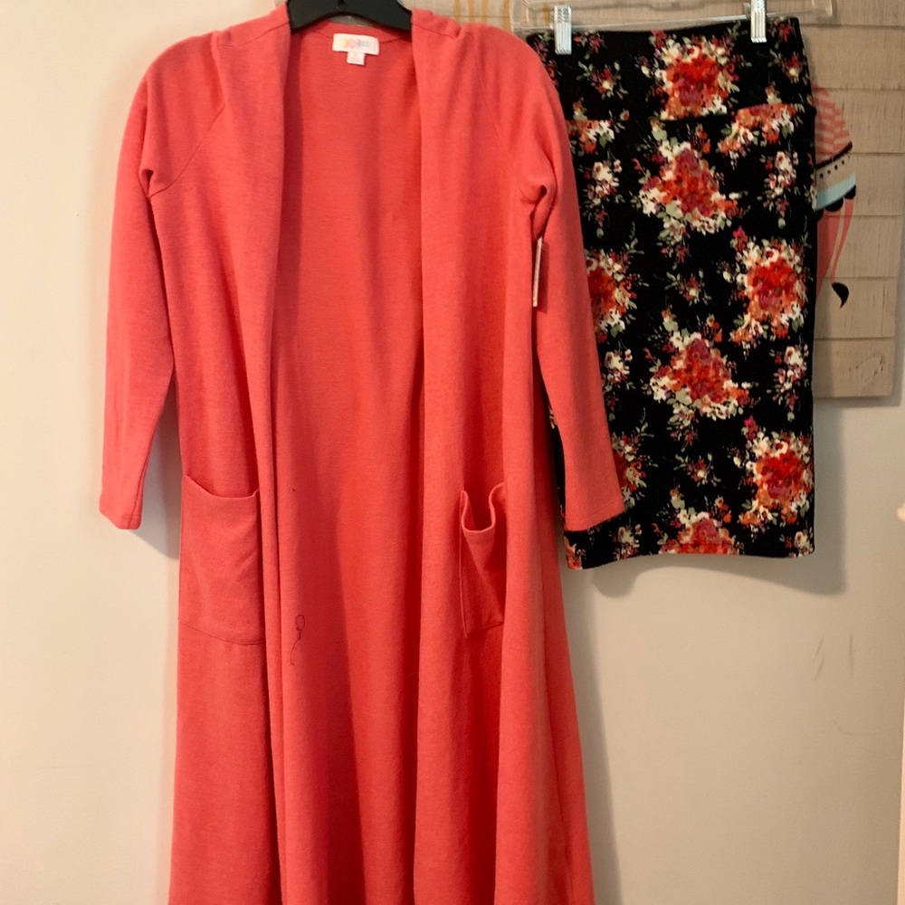 BEAUTIFUL pencil skirt & matching cardigan LuLaRoe